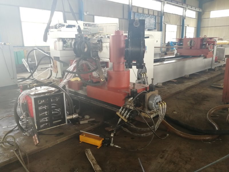 數(shù)控自動(dòng)彎管機(jī)